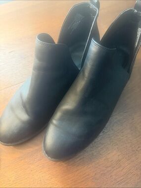 Universal Thread Black Slip-On Ankle Booties